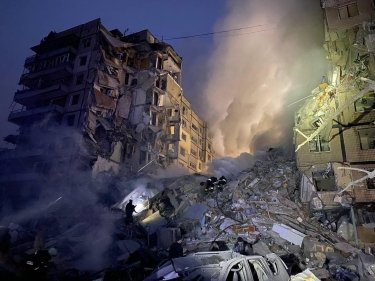 Фото 9 — В Днепре россияне ударили ракетой по многоэтажке - разрушили один подъезд, 12 человек погибли