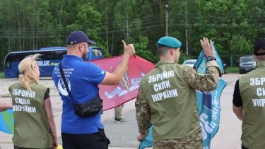 Фото 2 — Четвертий обмін за тиждень: Україна повернула додому військовополонених (ФОТО)