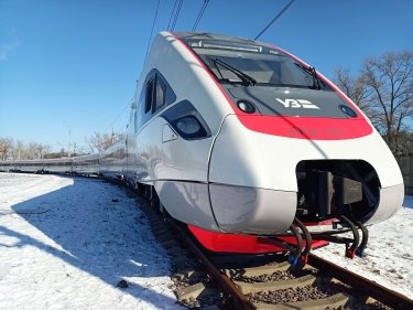 Фото 2 — "Укрзалізниця" отримала швидкісний поїзд "Тарпан" після капітального ремонту (ФОТО)