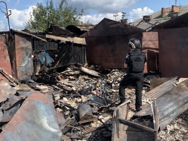 Фото 6 — Новый обстрел Середины-Буды на Сумщине: погиб полицейский, ранены энергетики (ФОТО)