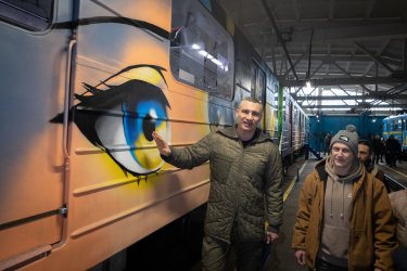 Фото 8 — В Киевском метрополитене будет курсировать новый арт-поезд (ФОТО)
