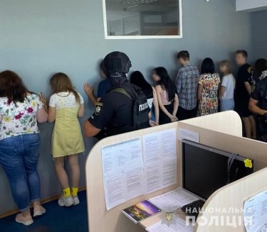 Фото 4 — Полиция накрыла коллекторов, выбивавших долги от имени НАПК и с угрозой порнорассылки