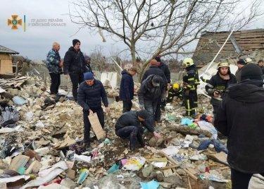 Фото 10 — В селе к югу от Киева из-за обстрела погибли пять человек, разрушены дома (ФОТО)