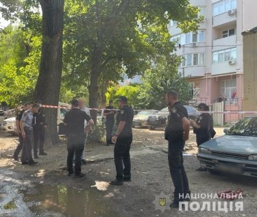 Фото 2 — В Одессе посреди жилого района застрелили человека: в городе ввели спецоперацию (ВИДЕО)