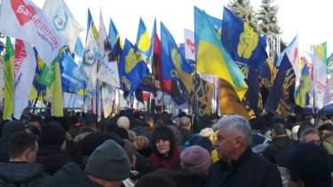 Фото 2 — Столкновения под Радой: противники рынка земли устроили потасовку с полицией (ФОТО, ВИДЕО)
