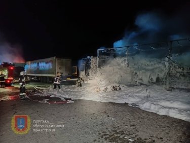 Фото 2 — Оккупанты снова атаковали припортовую инфраструктуру Одесской области: пострадали два человека