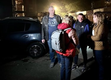 Фото 8 — Российская ракета попала в многоэтажку в Запорожье: есть погибшие и раненые (ФОТО)