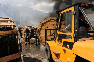 Фото 9 — РФ обстріляла з РСЗО чотири підприємства Харкова, зокрема кабельний завод: є поранені (ФОТО, ВІДЕО)