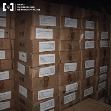 Фото 4 — БЕБ провело під Одесою нові обшуки у справі про виробництво контрафактної парфумерії: що знайшли (ФОТО)
