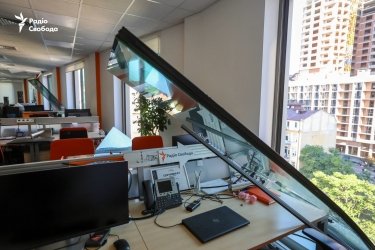 Фото 2 — Російський удар по Києву: пошкоджень зазнала редакція "Радіо Свобода" (ФОТО)