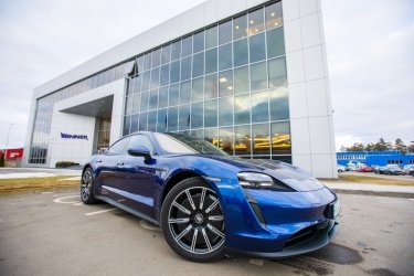 Фото 2 — Всего 100 авто в Украине. Porsche Taycan — электрический "жеребец" со спортивным нравом