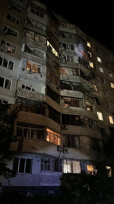 Фото 16 — В Одессе три человека погибли из-за попадания обломков дрона в многоэтажку (ФОТО, ВИДЕО)