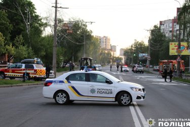 Фото 7 — У Чернігові через вибух обвалилося відділення банку "Південний" (ФОТО)