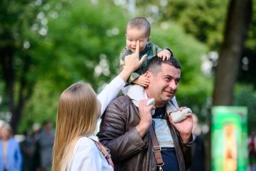 Фото 12 — Bouquet Kyiv Stage миксует жанры: открыли фестиваль Забужко, "Щедрик" и электронная музыка