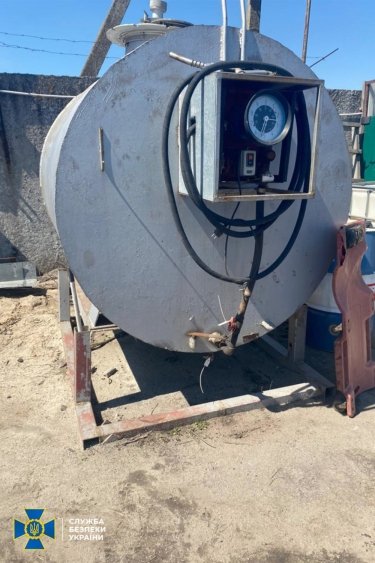 Фото 9 — СБУ накрыла нелегальный завод по производству дизтоплива под Днепром (ФОТО, ВИДЕО)