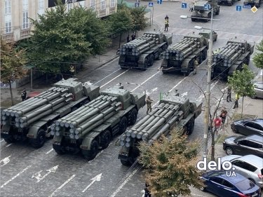 Фото 3 — В Киеве пробки: в центре города репетируют военный парад ко Дню независимости (ФОТО,ВИДЕО)