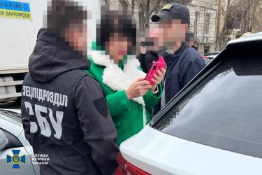 Фото 3 — СБУ та НАБУ піймали на хабарі одеську суддю, яка любить все зелене (ФОТО)