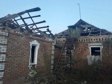 Фото 3 — Россияне атаковали из "Градов" Днепропетровщину: уничтожили дом, повредили 104 солнечные панели и ранили женщину