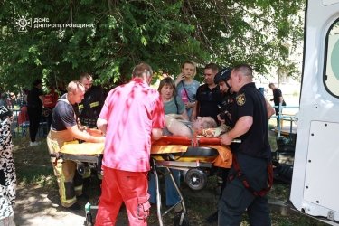 Фото 3 — Внаслідок ракетного удару РФ по Дніпропетровщині 16 людей загинули, 279 поранені (ФОТО)