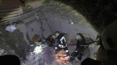 Фото 2 — Спасатели эвакуировали более 100 человек из-за взрыва в жилом доме