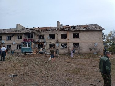 Фото 4 — Российская ракета попала между двумя многоквартирными домами в Харьковской области (ФОТО)