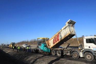Фото 3 — Акцент на міжнародних та національних трасах: як проходить ремонт доріг в Україні