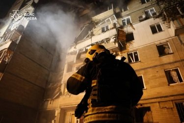 Фото 5 — Армія РФ атакувала Київ: пошкоджена будівля уряду, є загиблі та поранені (ФОТО)