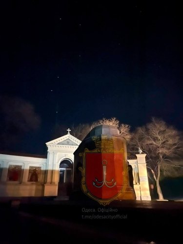 Фото 9 — В Одесі знесли пам'ятники Катерині ІІ та Суворову (ФОТО)