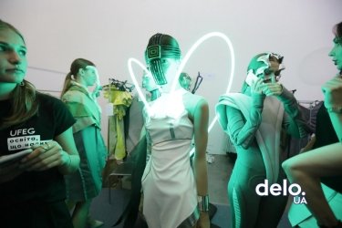 Фото 7 — Свежая мода: дерзкие идеи молодых на показах UFW для тех, кто любит эксперименты (ФОТО)