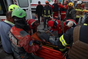 Фото 5 — Росія атакувала Київ ракетами та дронами: зруйновано будинки та торговельний центр, є загиблі та поранені (ФОТО)