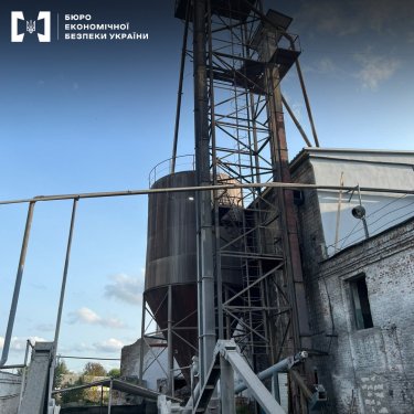 Фото 3 — В Житомирской области работники спиртзавода тайком сливали 10 тонн спирта в день, продавая "налево" (ФОТО)