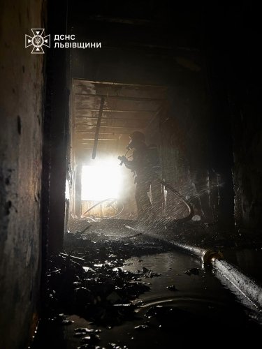 Фото 8 — Пожежа у львівському готелі "Власта" сталася через вибух батареї електроскутера (ФОТО, ВІДЕО)