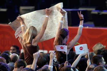 Фото 5 — Как Элтон Джон и Queen подзаряжали позитивом стотысячную публику (ВИДЕО)