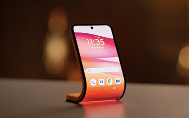 Фото 4 — Motorola показала концепцию гибкого смартфона-браслета (ФОТО)