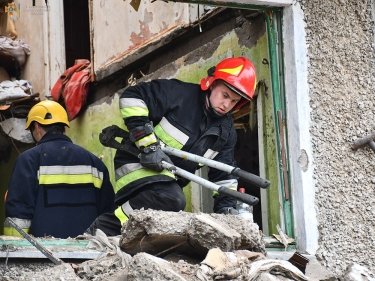 Фото 12 — Число жертв удара по пятиэтажке в Николаеве увеличилось до семи (ФОТО, ВИДЕО)