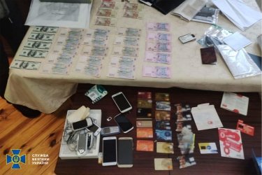 Фото 7 — СБУ задержала в Харькове банду "черных риелторов", которой помогал полицейский: все подробности (ФОТО, ВИДЕО)