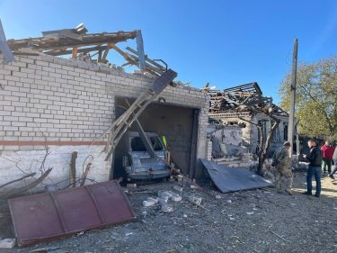 Фото 3 — Оккупанты нанесли ракетный удар по окрестностям Днепра: есть погибшие и раненые (ФОТО)
