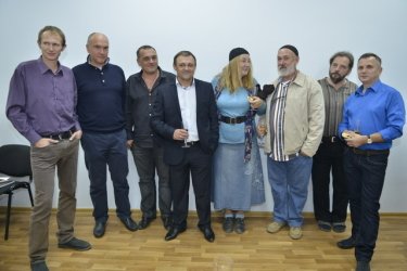 Фото 24 — Выставка "Опір матеріалів": как мягкие украинцы превращаются в железных воинов (ФОТО)