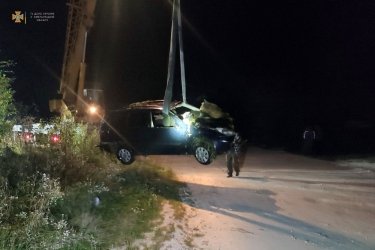 Фото 3 — В Хмельницкой области в водоеме затонул автомобиль, погиб пассажир (ФОТО, ВИДЕО)