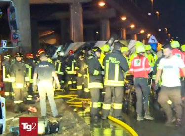 Фото 2 — В Венеции автобус упал с эстакады: более 20 погибших, среди них – 4 украинцев (ФОТО, ВИДЕО)