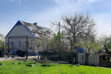 Фото 2 — Войска РФ обстреляли из "Градов" общину в Днепропетровской области: повреждены десятки домов (ФОТО)