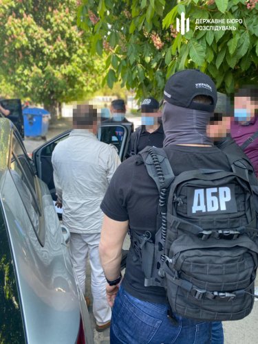 Фото 5 — ГБР задержало двух закарпатских налоговиков, вымогавших у бизнесмена взятку в 250 тысяч