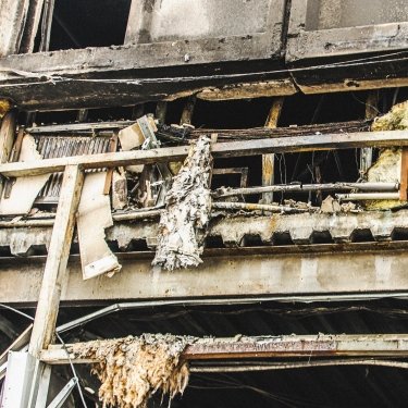 Фото 12 — В Днепре вследствие российской атаки дронами сгорел склад "Новой почты" (ФОТО)