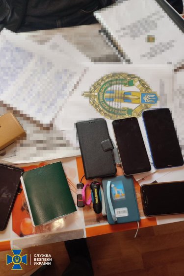 Фото 6 — СБУ піймала чернігівського прикордонника на спробі "злити" ФСБ інформацію про охорону кордону (ФОТО)
