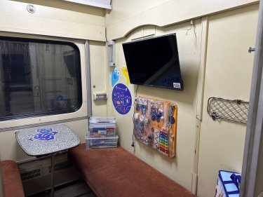 Фото 2 — Вагони незламності від "Укрзалізниці": де отримати тепло та електрику у Києві й Харкові