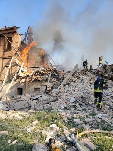 Фото 2 — Россия нанесла авиаудар по школе в Луганской области — погибли 60 человек