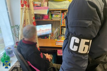 Фото 5 — СБУ провела обыски у представителей запрещенных политических партий: нашли оружие, георгиевские ленты и российские флаги (ФОТО)