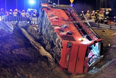 Фото 2 — В Польше автобус с украинцами попал в ДТП: 6 погибших, 35 пострадавших (ФОТО)