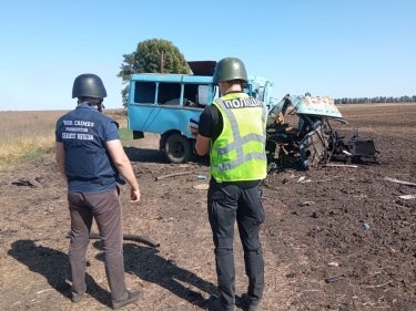 Фото 6 — В Харьковской области на взрывчатке подорвались трактор и грузовик: есть погибший и раненые (ФОТО)