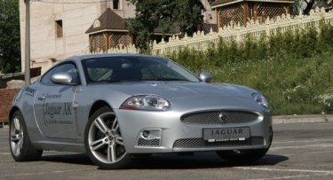 Фото 2 — Звездная болезнь - тест-драйв Jaguar XKR